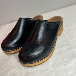 Olof Daughters of Sweden black leather wooden clogs size 37.